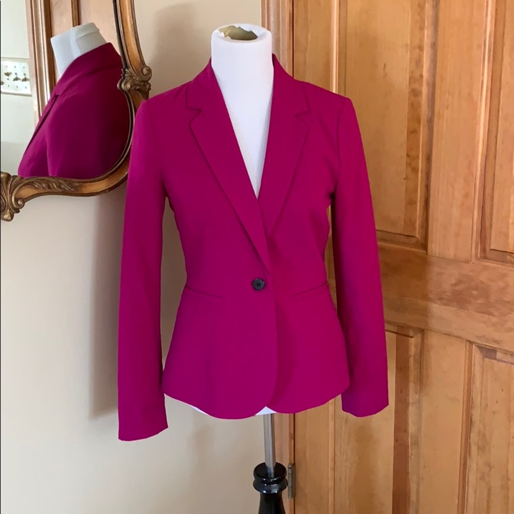 Stunning magenta Apt 9 Blazer Size 6 All Seasons!